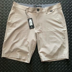 Travis Mathew Shorts Starnes NWT Biege